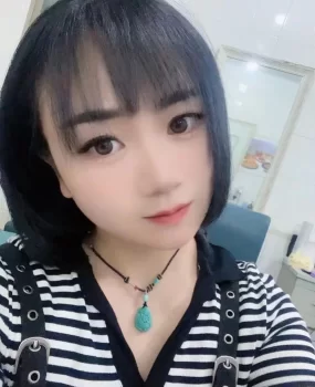 精灵乖巧的叶子