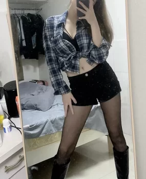 宝安黑丝制服骚姐姐