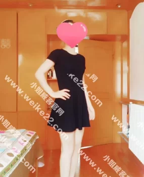 真实小少妇前凸后翘高跟