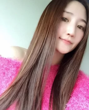 前两天出差约的妹子，好像还是个大学生