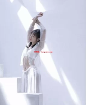 青岛巨乳长腿蛇妖 胸器逼人 快来收服她