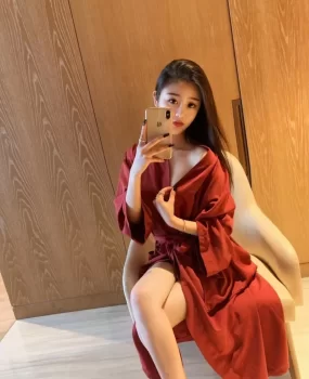 性感学生妹 被哥哥按在地上草